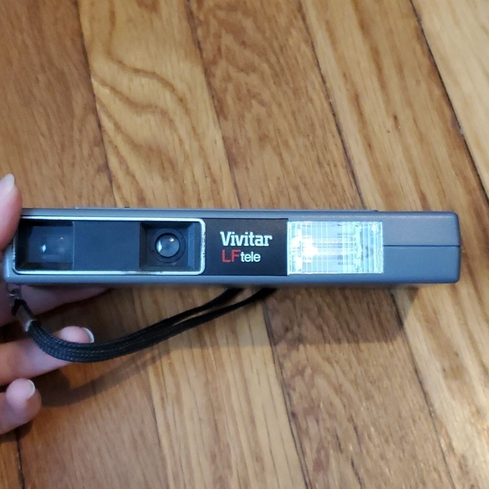 Vivitar camera LFtele 110 built in flash aa batteries